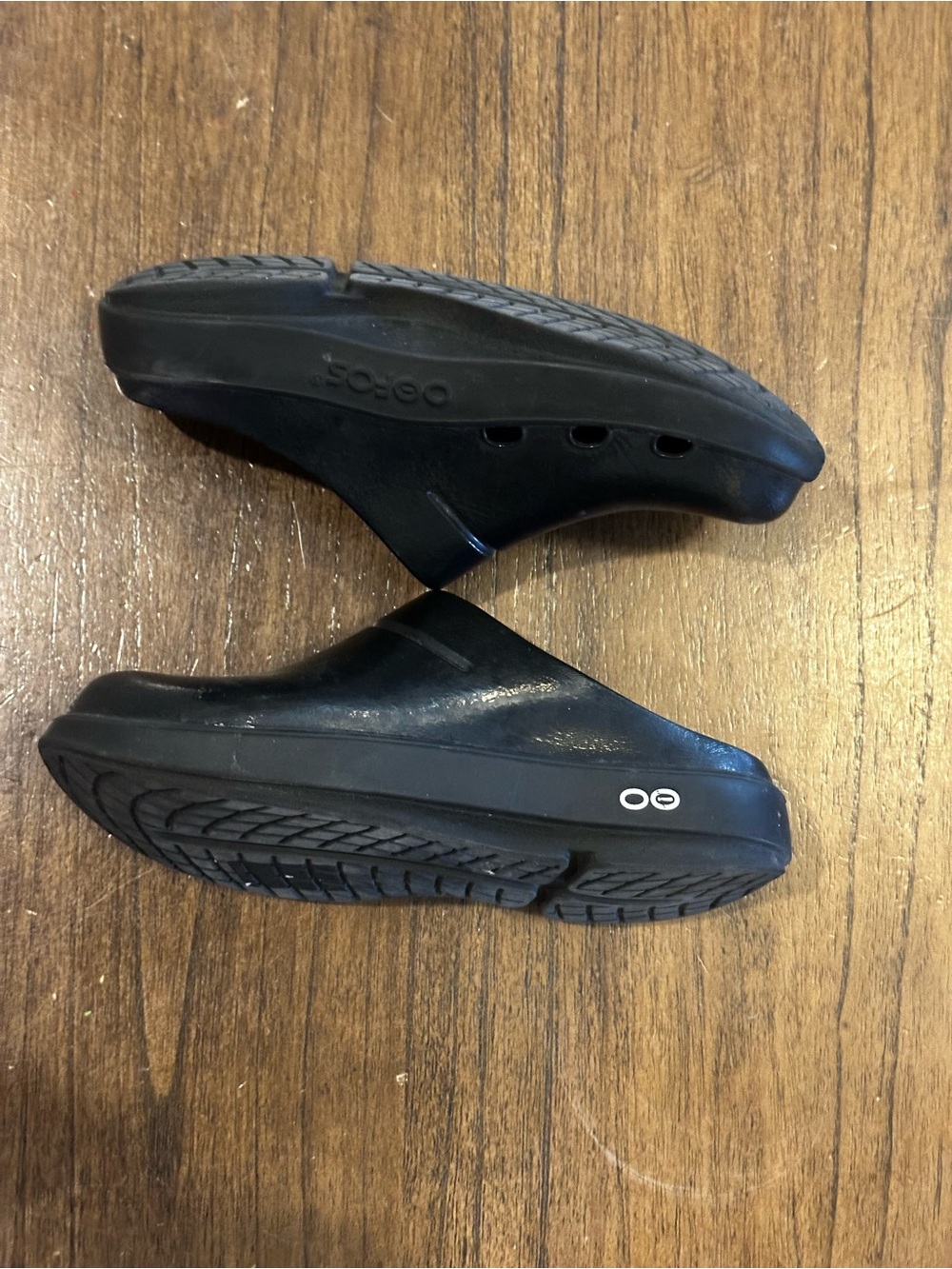 OOFOS OOcloog Black Recovery Clogs Unisex M4 W6 EU37